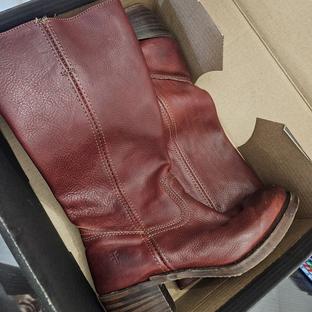 Frye tall riding boots  for fall 100% leather  size 9